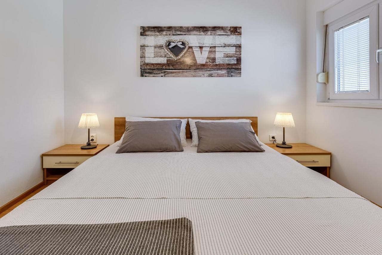 Apartments Juraj ペトルチャネ エクステリア 写真
