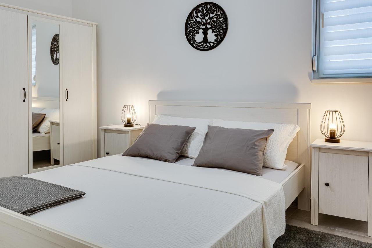 Apartments Juraj ペトルチャネ エクステリア 写真